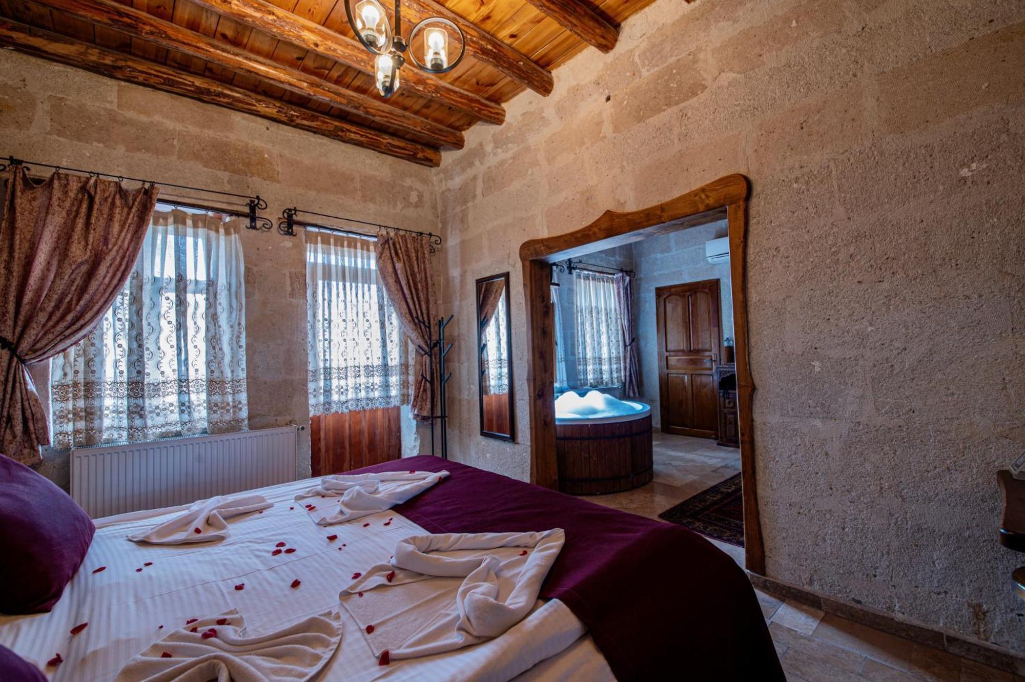 Chelebi Cave Suites Plus 6 Years Old Goreme Room photo